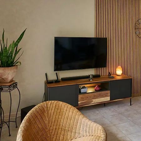 Maison De Plain Pied Avec Jardin *
